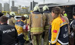 Beylikdüzü'nde İki Metrobüs Çarpıştı: 1 Ölü, 2’si Ağır 20 Yaralı