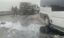 Bursa’da Minibüs ile Otomobil Kafa Kafaya Girdi: 2’si Ağır 12 Yaralı