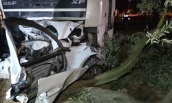 Bursa'da Ölümlü Kaza! Otomobil Tırın Altında Metrelerce Sürüklendi
