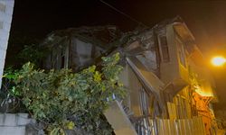 İstanbul Fatih'te İki Katlı Ahşap Bina Çöktü
