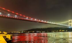 Galatasaray Kutlaması: Köprüler Sarı-Kırmızı Oldu