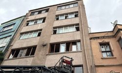 İstanbul'da 6 Katlı Binada Çıkan Yangında 2 Kişi Kurtarıldı
