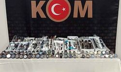Kahramankazan’da Yüzlerce Kaçak Saat Ele Geçirildi