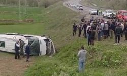 Kayseri'de Öğrenci Taşıyan Minibüs Kaza Yaptı: 16 Yaralı