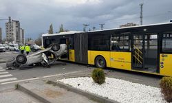 Kayseri'de Otobüs ile Çarpışan Otomobil Ters Döndü: 9 Yaralı