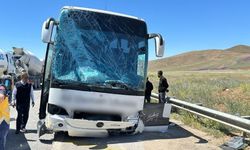 Kırıkkale’de Kontrolden Çıkan Yolcu Otobüsü Direğe Çarptı: 2 Yaralı