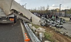 Kırıkkale’de Sebze Yüklü Tır Devrildi: Yola Saçılan Ürünler Toplandı