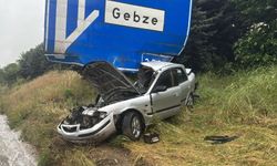 Kocaeli’nde Otomobil Kaygan Yolda Takla Attı: Sürücüsü Yaralı