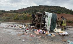 Nallıhan’da Çöp Kamyonu Devrildi: 1 Ölü, 1 Yaralı