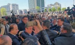 Özgür Özel Cenaze Töreni Çıkışı Yumruklu Saldırıya Uğradı
