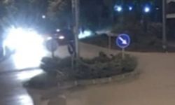 Sakarya’da Kavşakta Drift Atarken Ağaca Çarptı: 3 Yaralı