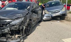 Sakarya'da Trafik Kazası! İki Otomobil Çarpıştı: 4 Yaralı