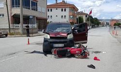 Sivas'ta Motosiklet ile Hafif Ticari Araç Çarpıştı: 7 Yaralı
