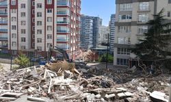 Yenimahalle'de Metruk Binalar Bir Bir Yıkılıyor