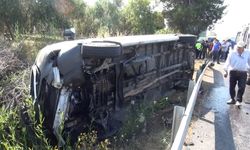 Antalya’da Minibüs Kazası: 5 Kişi Yaralandı, Şoför Kaçtı