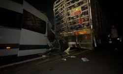 Bolu’da Yolcu Minibüsü ile Tüp Kamyonu Çarpıştı: 16 Yaralı