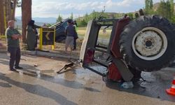 Çorum’da Hafif Ticari Araç ile Traktör Çarpıştı: 3’ü Çocuk 5 Yaralı