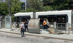 Eskişehir’de Otobüs Durağa Çarptı