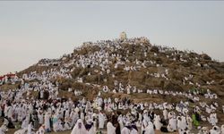 Hacı Adayları Arafat’ta Dua için Bir Araya Geldi