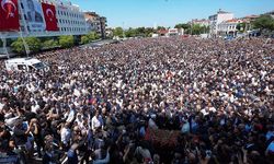 Manisa Ferdi Zeyrek'i Son Yolculuğuna Uğurladı