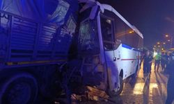 Manisa’da İşçi Servisi Tıra Arkadan Çarptı: 5’i Ağır 20 Yaralı