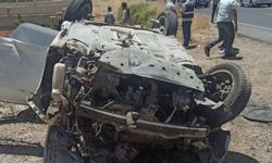 Mardin’de Takla Atan Otomobilden Tarlaya Fırladı: 1 Ölü, 1 Ağır Yaralı