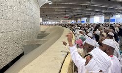 Hacılar Bayramın İkinci Gününde Şeytan Taşlamaya Devam Etti
