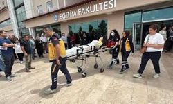 Sınavda Baygınlık Geçiren Öğrenciye Ambulansta Müdahale