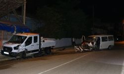 Tokat’ta Minibüs Kazası: Sürücü Araçta Sıkıştı
