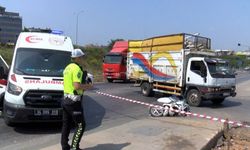 Ümraniye'de Motosiklet Kamyonete Çarptı, Sürücü Aracın Altında Ezildi