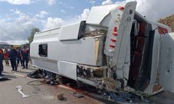 Yozgat’ta Cenaze Dönüşü Feci Kaza! Midibüs Devrildi: 2 Ölü, 27 Yaralı