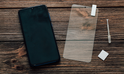 Ekran Koruyucu Nasıl Takılır? Telefon ve Tablet Camını Korumanın Püf Noktaları