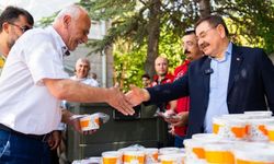 Gölbaşı Belediyesi Vatandaşlara Aşure İkramında Bulundu
