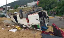 Isparta'da Minibüs Devrildi: 4 Kişi Yaralandı