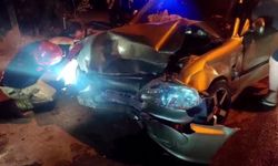 İzmir Ödemiş’te İki Otomobil Çarpıştı: 4 Yaralı