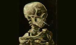 Sigara İçen Kafatası Tablosu: Van Gogh’tan Kara Bir Şaka