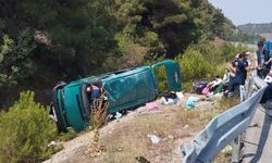 Sivas Koyulhisar’da Minibüs Şarampole Yuvarlandı: 13 Yaralı