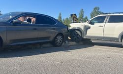 Sivas'ta Trafik Kazası! İki Otomobil Çarpıştı: 1'i Çocuk 5 Yaralı