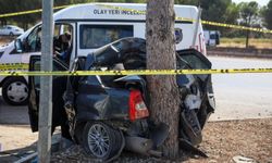 Antalya Döşemealtı’nda Otomobil Ağaca Girdi: Kadın Sürücü Öldü