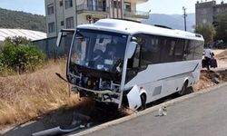 Antalya’da Araç Şarampole Yuvarlandı: 9 Kişi Yaralandı