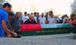 Aydın’da Ölü Bulunan Genç Kız Mersin’de Toprağa Verildi