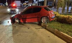 Bursa İnegöl’de Kaza! Otomobil Metrelerce Sürüklendi: Sürücü Yaralı