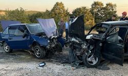 Bursa'da İki Otomobil Kafa Kafaya Girdi: 1 Ölü, 2’si Ağır 3 Yaralı