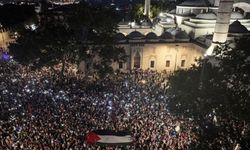 İstanbul’da Binlerce Kişiden “Gazze’ye Umut Işığı Ol” Yürüyüşü