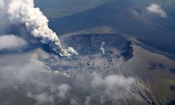 Japonya’da Shinmoedake Yanardağı Patladı: Kül Bulutları Yükseldi