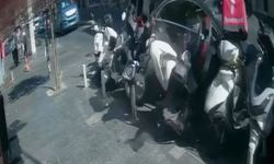 Kağıthane'de Hatalı Sollama Yaptı, 9 Araca Çarpıp Direği Devirdi