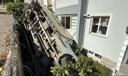 Karabük’te Kamyonetin Freni Boşaldı, Apartmanın Bahçesine Uçtu