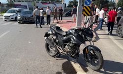 Kocaeli İzmit’te Motosiklet ile Otomobil Çarpıştı: Sürücü Yaralı