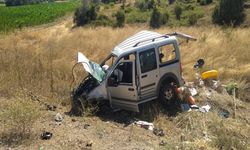 Beyşehir-Antalya Yolunda Feci Kaza! Hafif Ticari Araç Şarampole Yuvarlandı