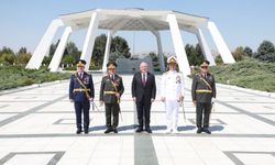 Milli Savunma Bakanından Ankara Devlet Mezarlığı'na Ziyaret